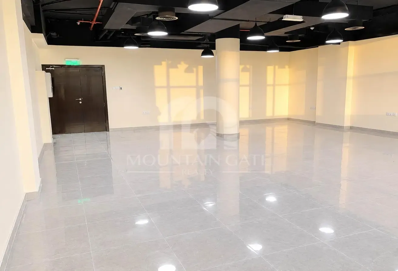 Prime location/fitted/ready to move in