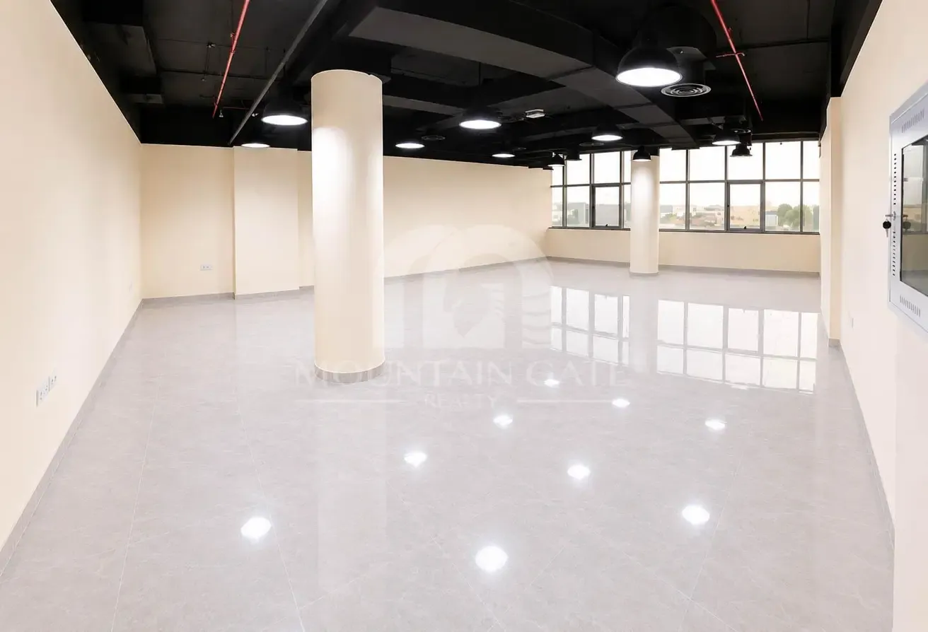 Prime location/fitted/ready to move in