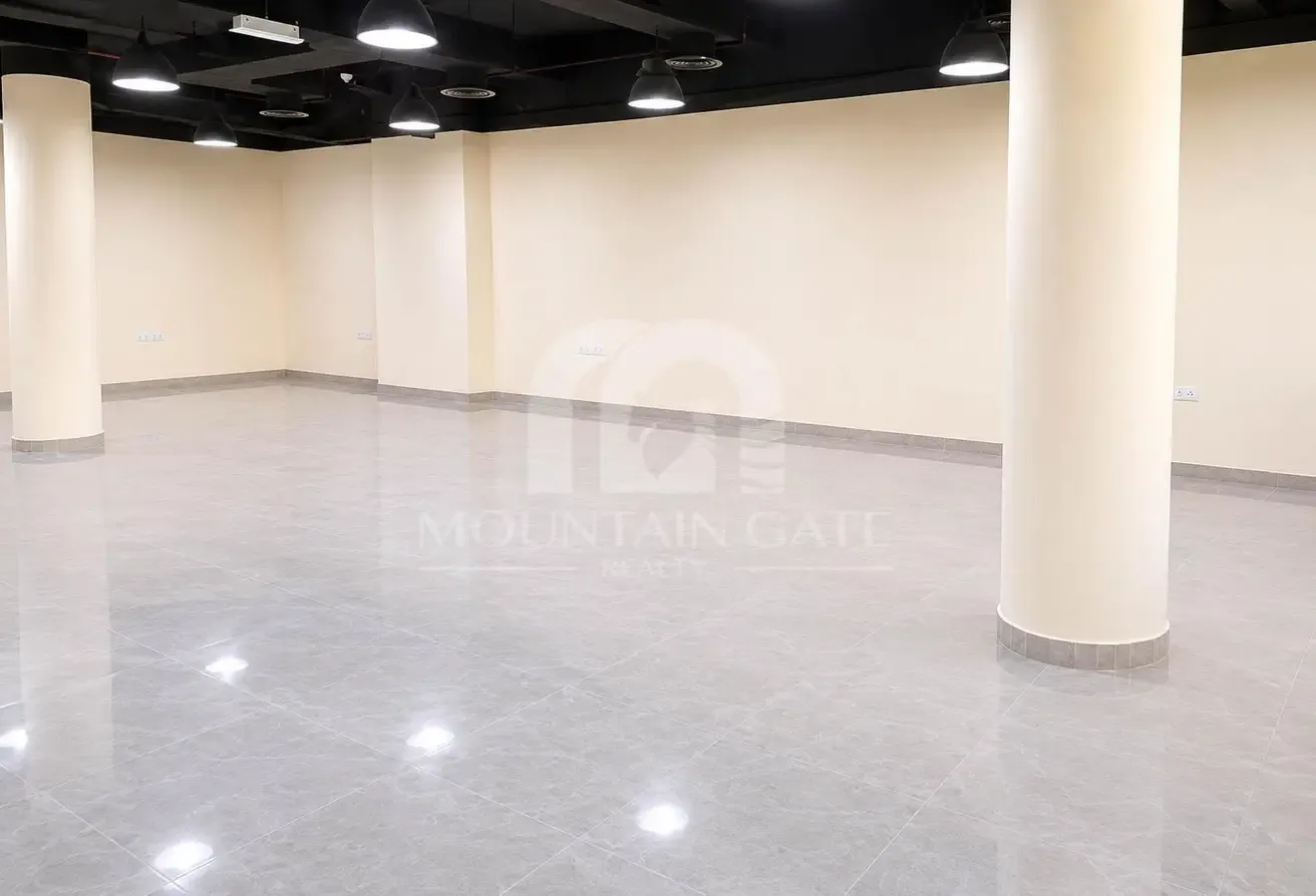Prime location/fitted/ready to move in