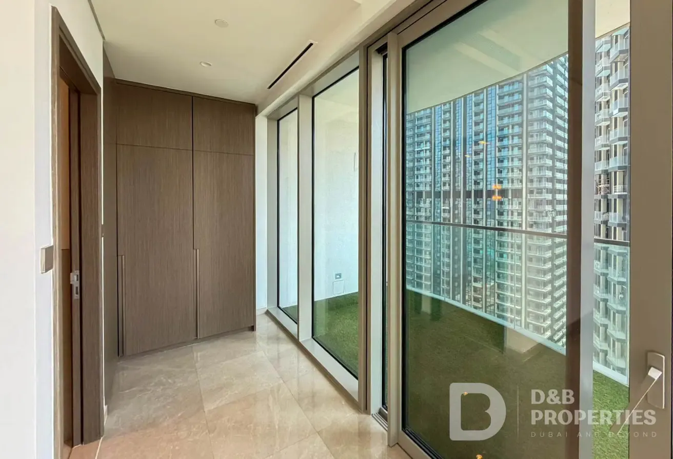 CORNER UNIT | BURJ KHALIFA VIEW | VACANT