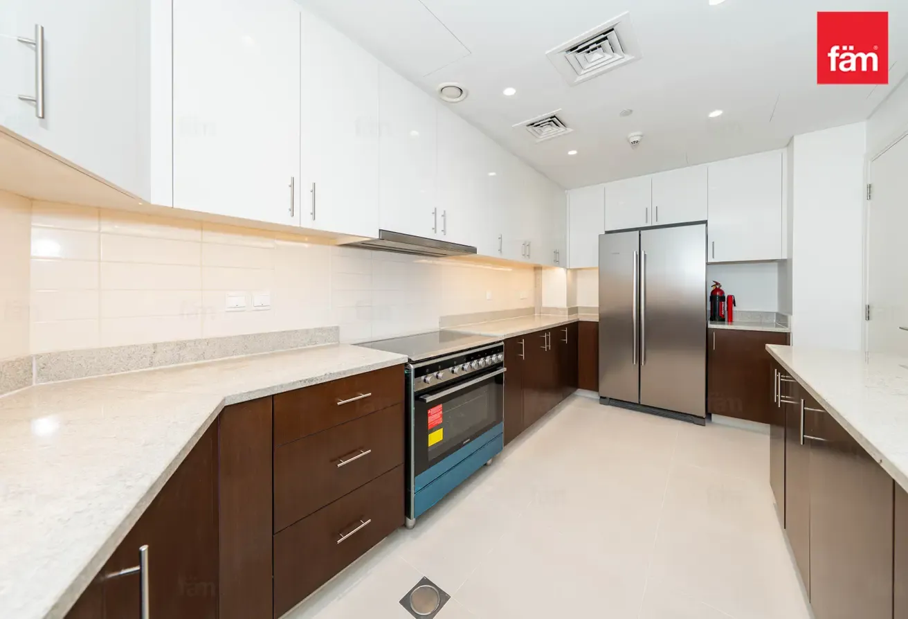 2,195 sqft 2BR Duplex | Downtown | Brand New