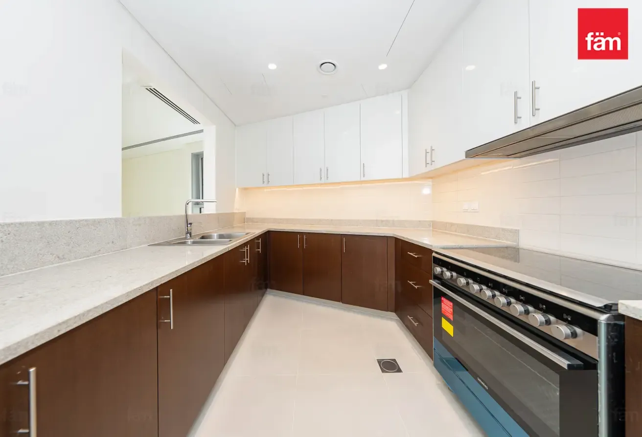 2,195 sqft 2BR Duplex | Downtown | Brand New