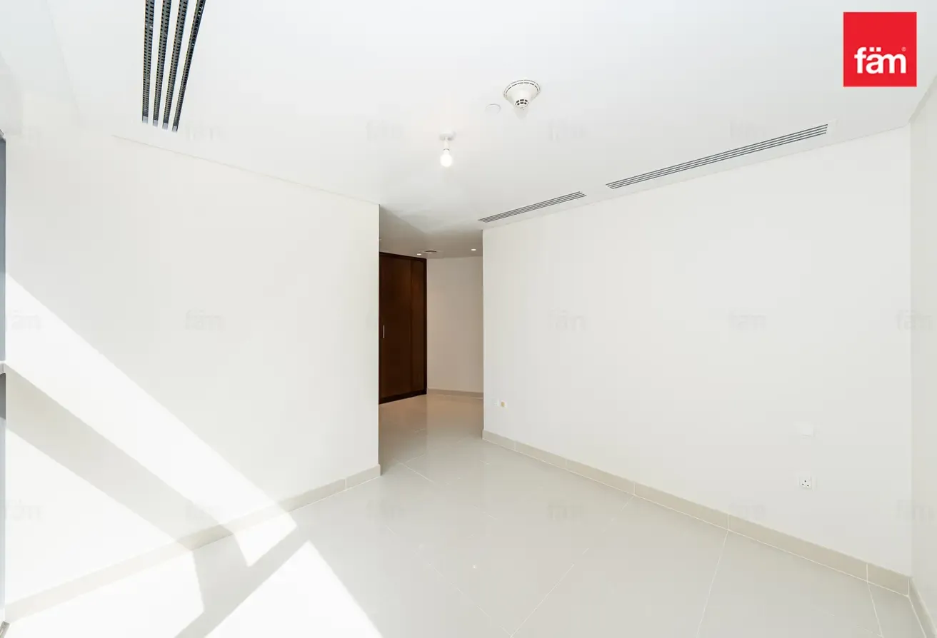 2,195 sqft 2BR Duplex | Downtown | Brand New