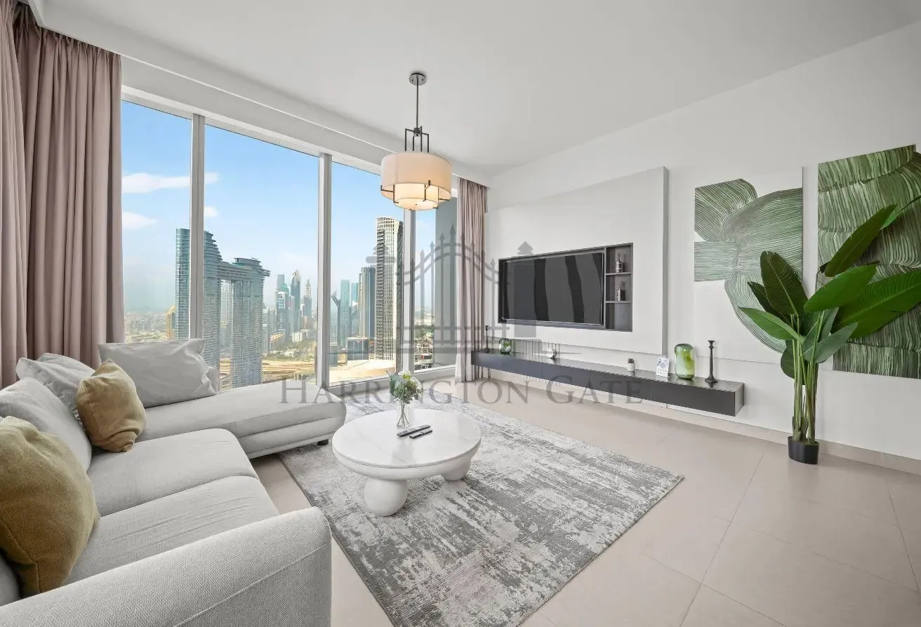 Upgraded 2 BR Apartment with Balcony in Downtown