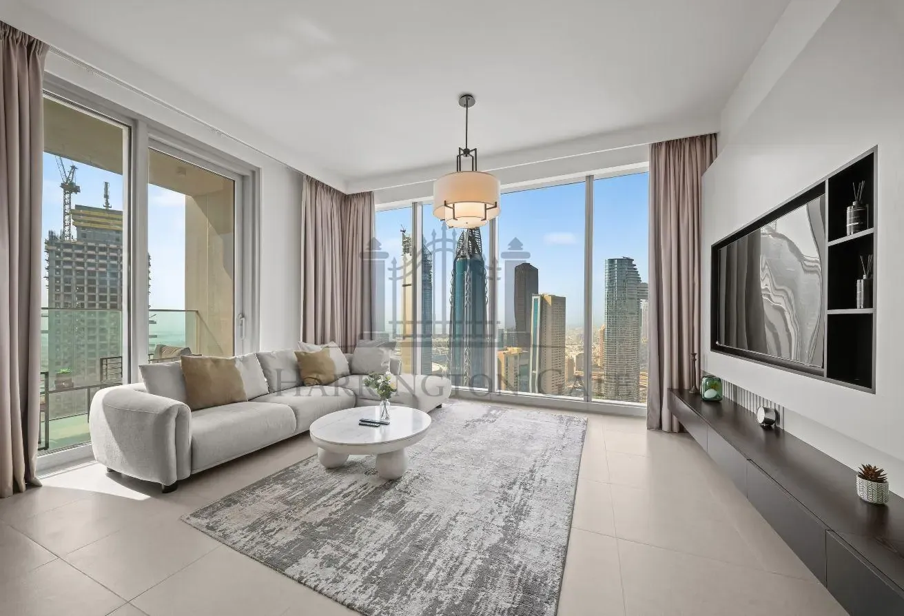 Upgraded 2 BR Apartment with Balcony in Downtown