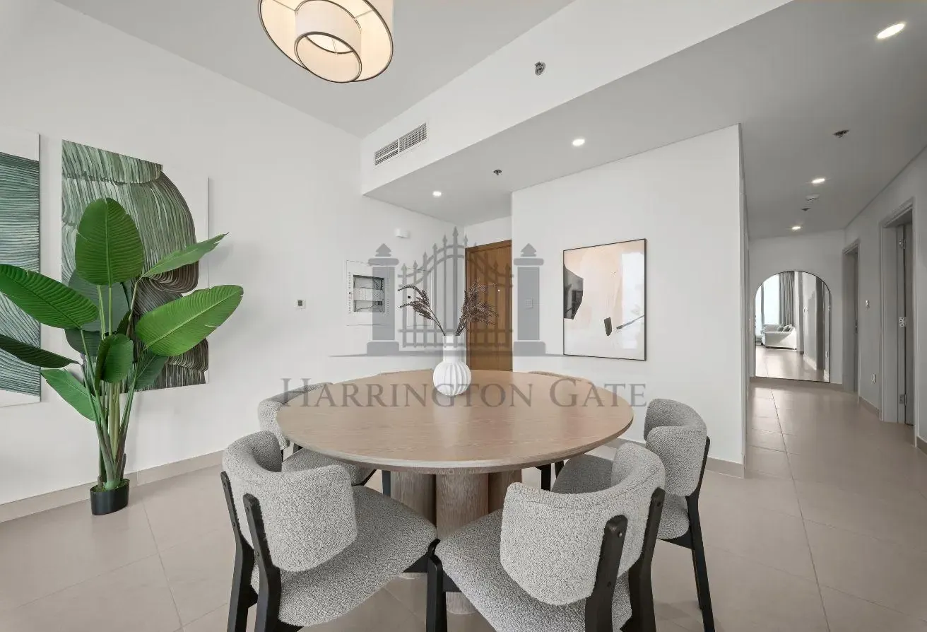Upgraded 2 BR Apartment with Balcony in Downtown