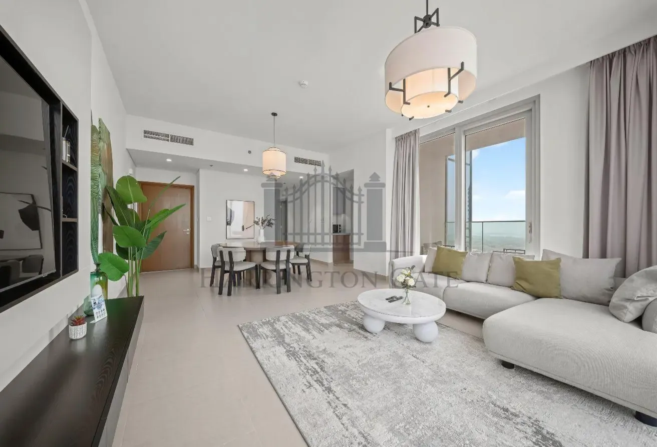 Upgraded 2 BR Apartment with Balcony in Downtown