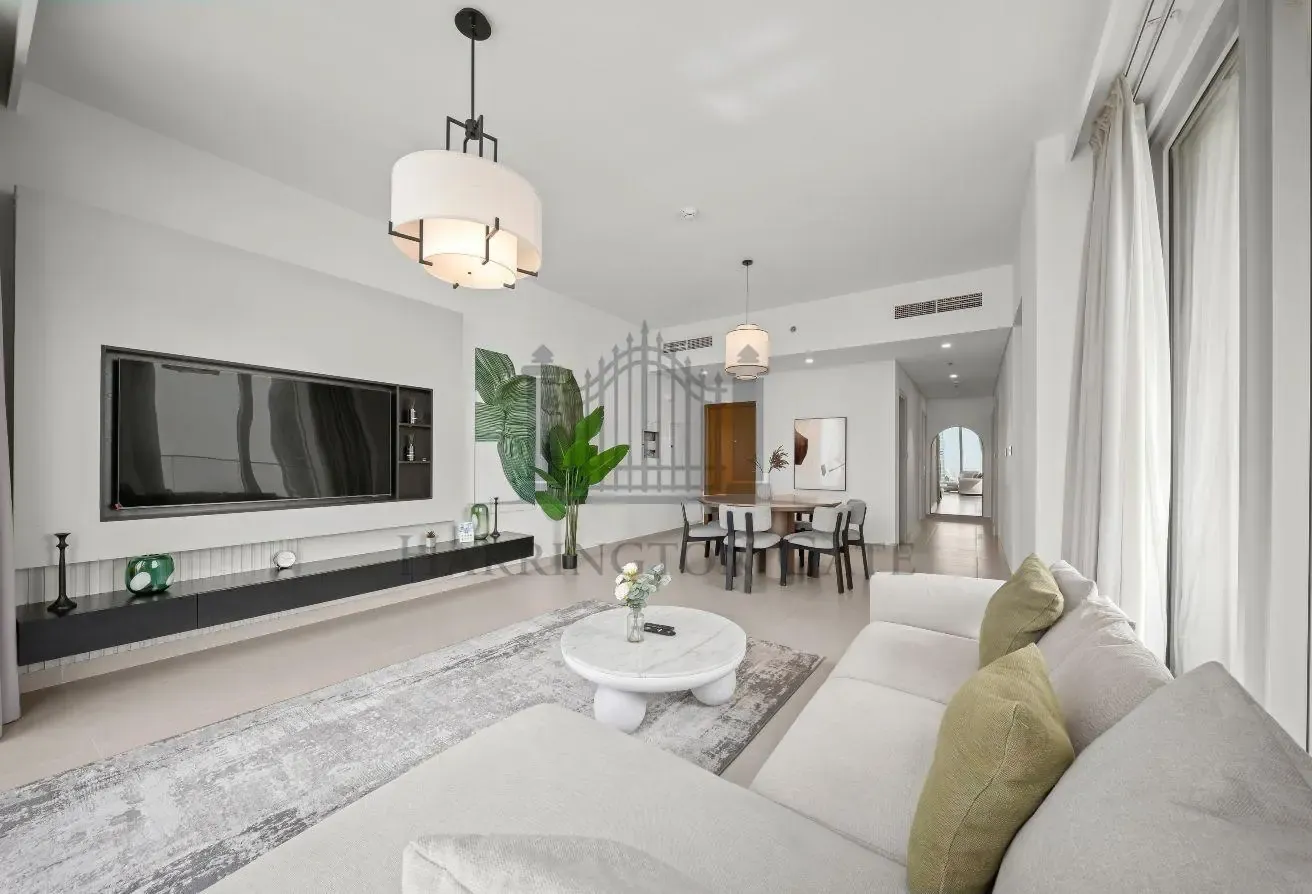 Upgraded 2 BR Apartment with Balcony in Downtown