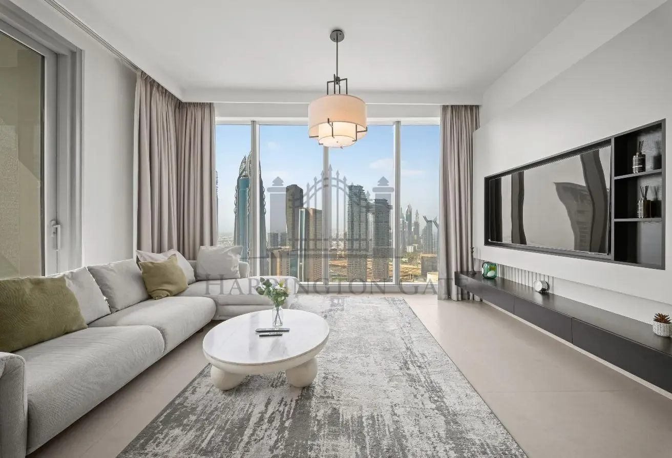 Upgraded 2 BR Apartment with Balcony in Downtown