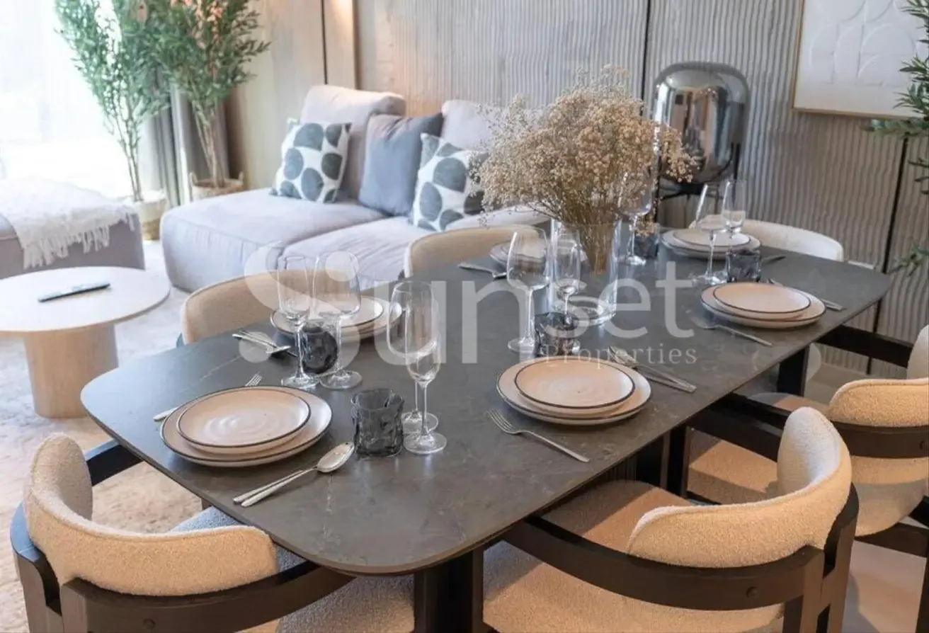 FULLY UPGRADED | PRIME LOCATION | HIGH FLOOR