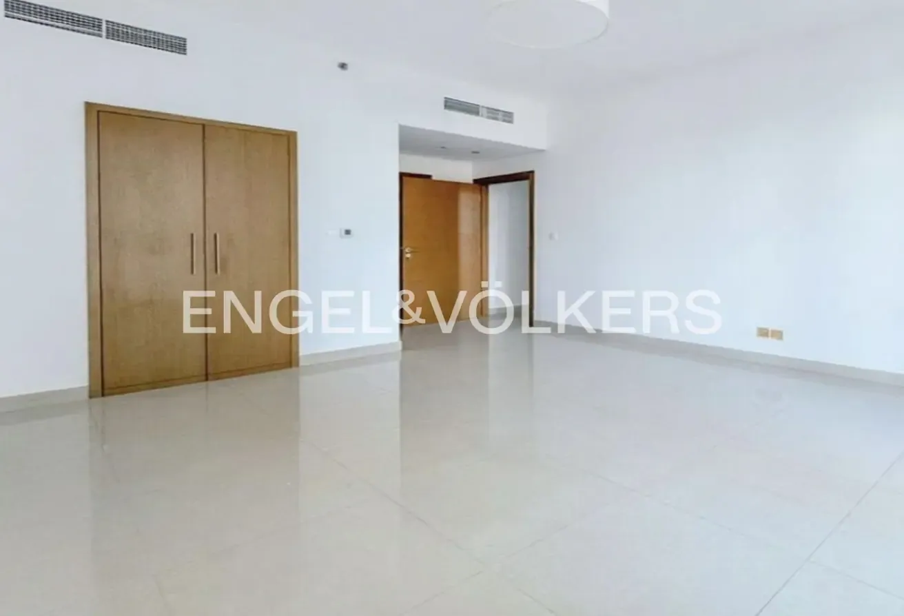 Corner Unit | Boulevard View | Well-maintained