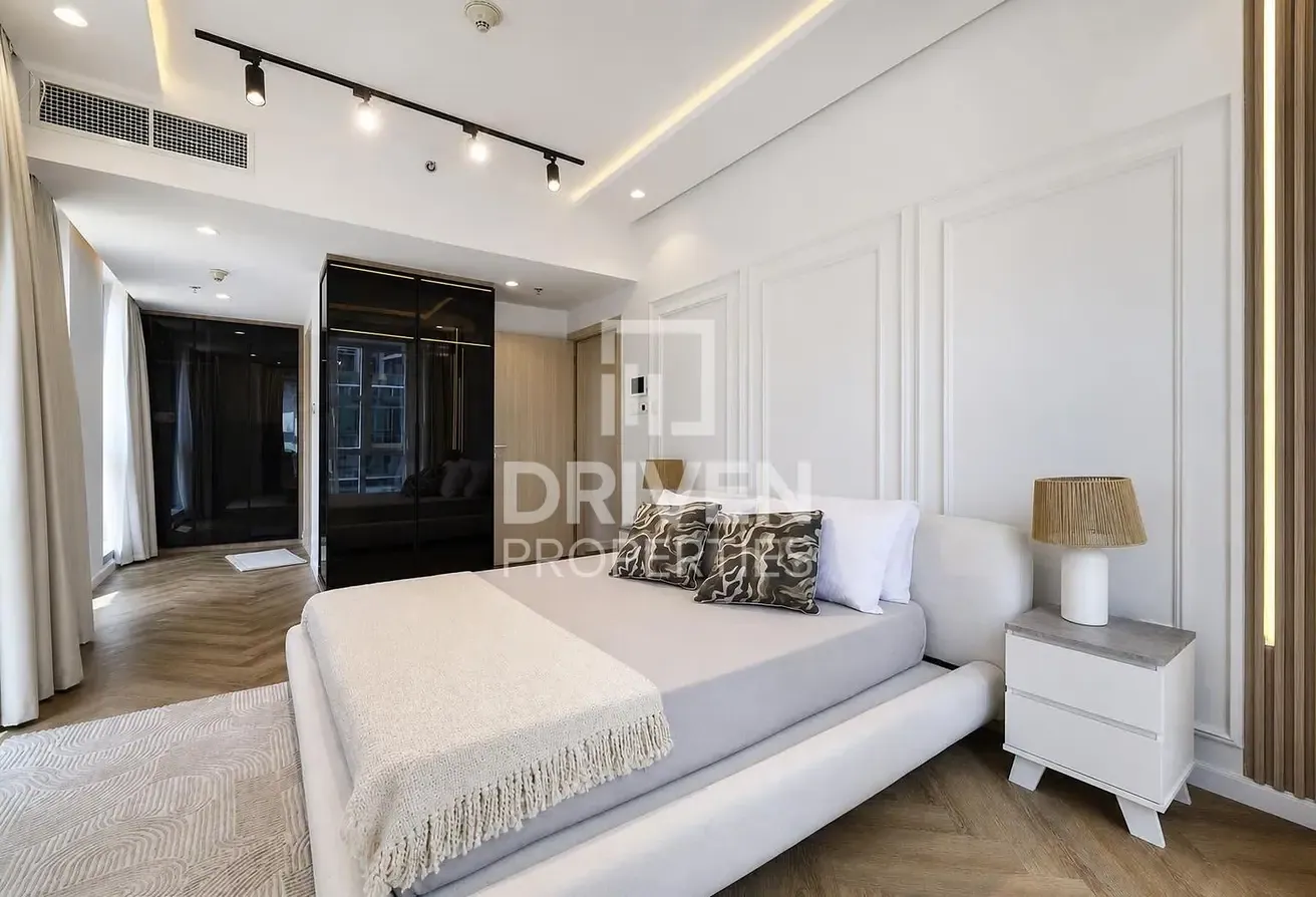 Spacious Apt with Burj Khalifa View | Vacant Unit