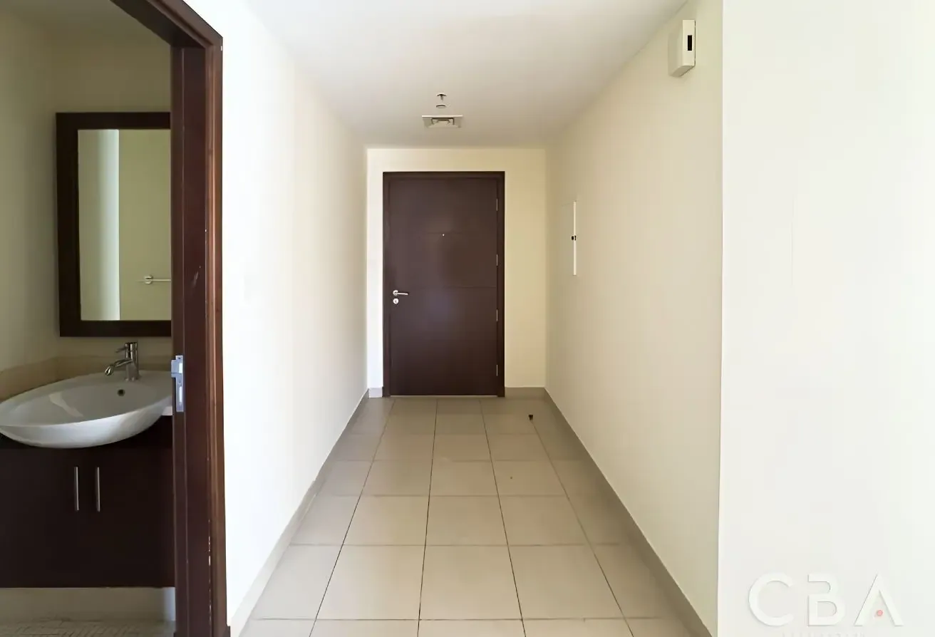 BURJ KHALIFA VIEW | VACANT| RENOVATION OPPORTUNITY