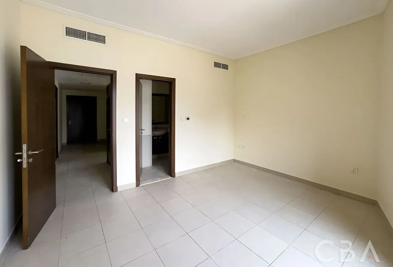 BURJ KHALIFA VIEW | VACANT| RENOVATION OPPORTUNITY