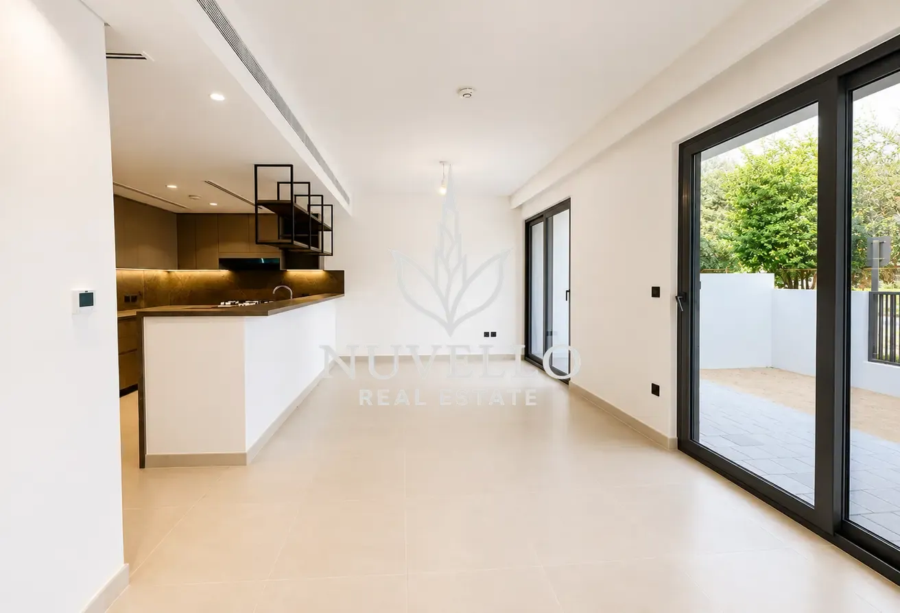 Single Row | Vacant October | Close to Pool