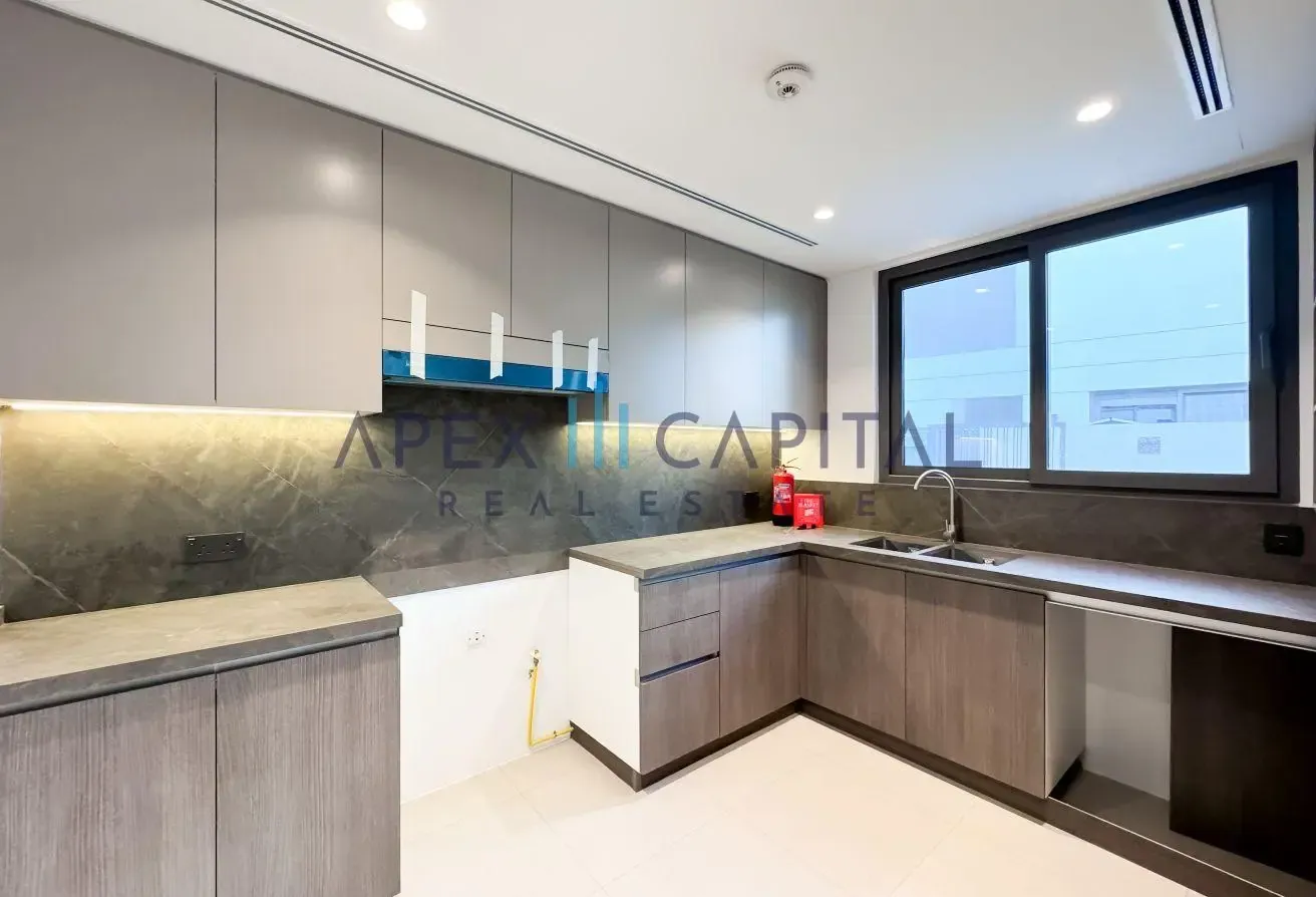 Semi Detached I Closed Kitchen I Prime Location