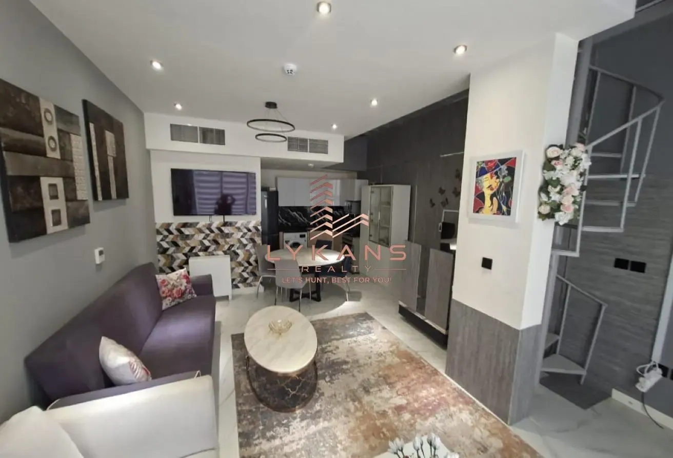 Fully Upgraded & Furnished 1BR+Study | Villa