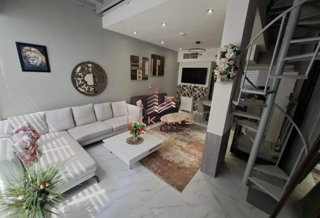 Fully Upgraded & Furnished 1BR+Study | Villa