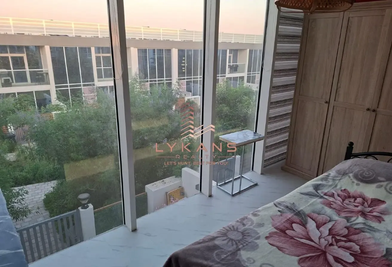 Fully Upgraded & Furnished 1BR+Study | Villa