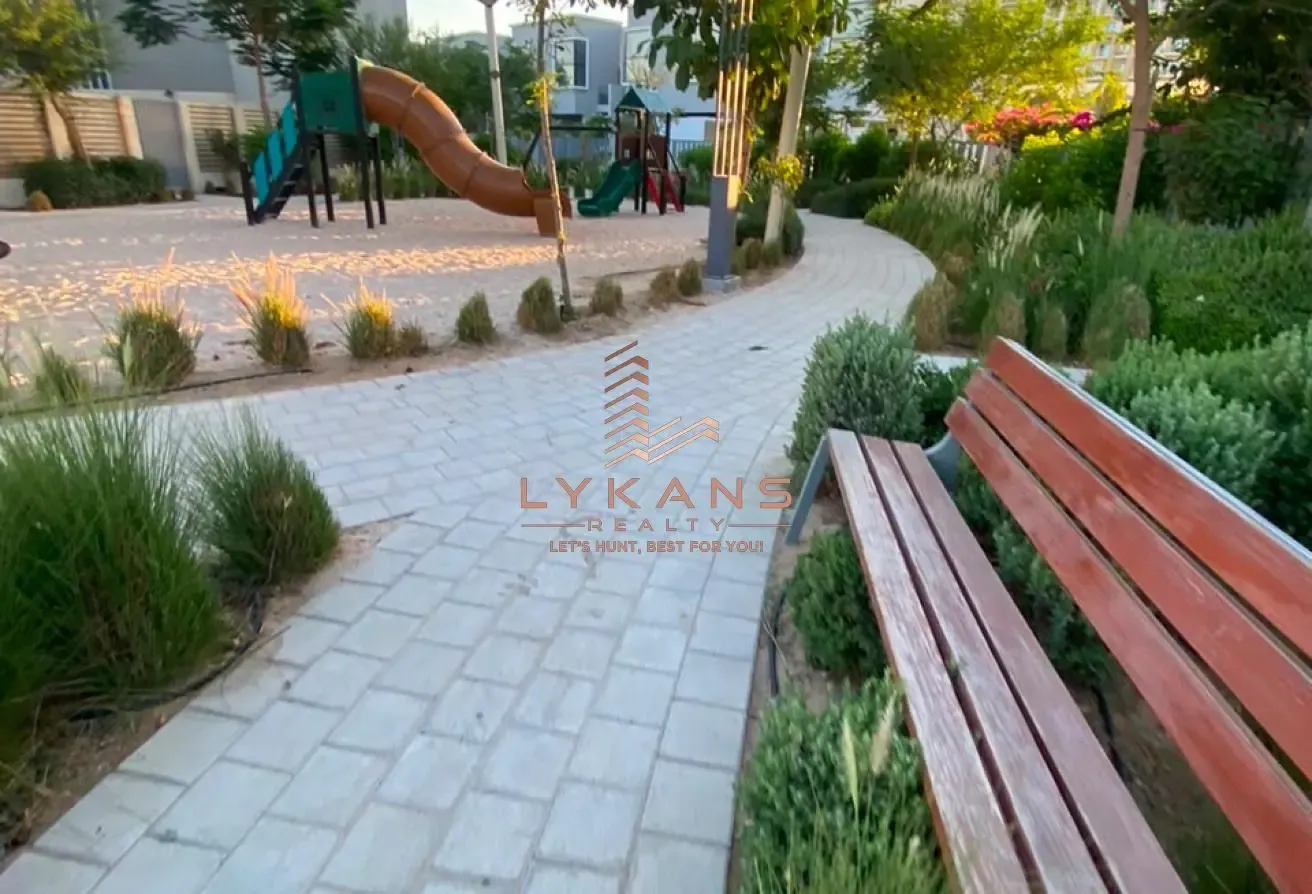 Fully Upgraded & Furnished 1BR+Study | Villa