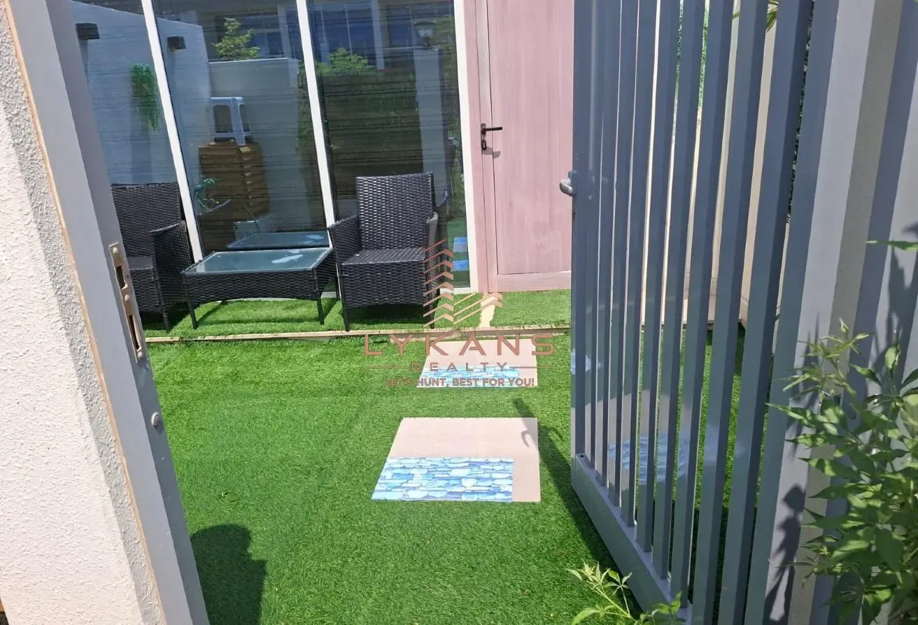 Fully Upgraded & Furnished 1BR+Study | Villa