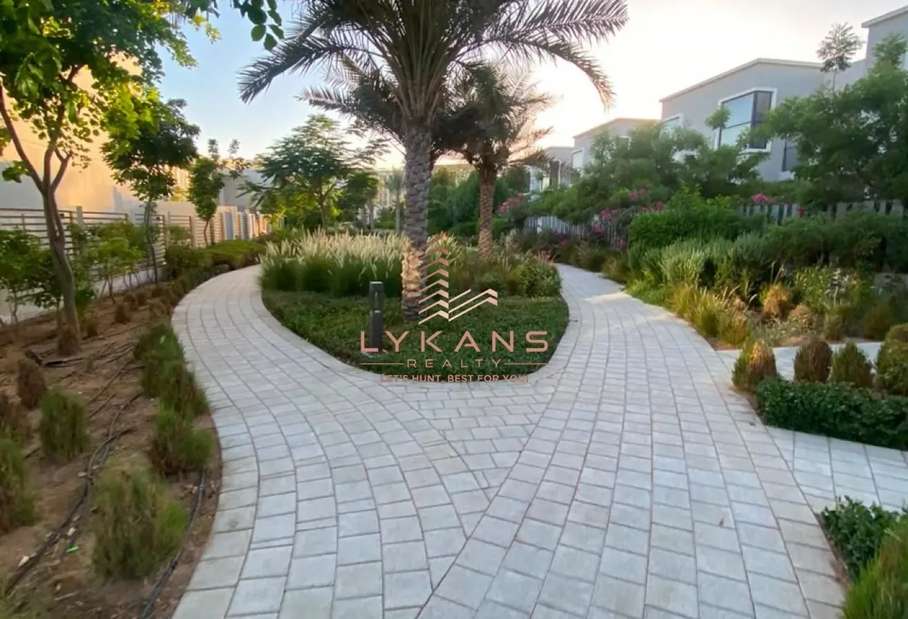 Fully Upgraded & Furnished 1BR+Study | Villa