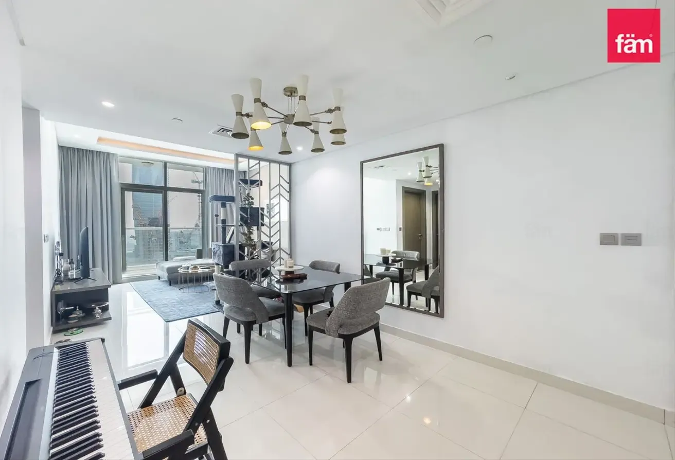 High Floor | Canal View | 2 Parkings | 3 Balconies