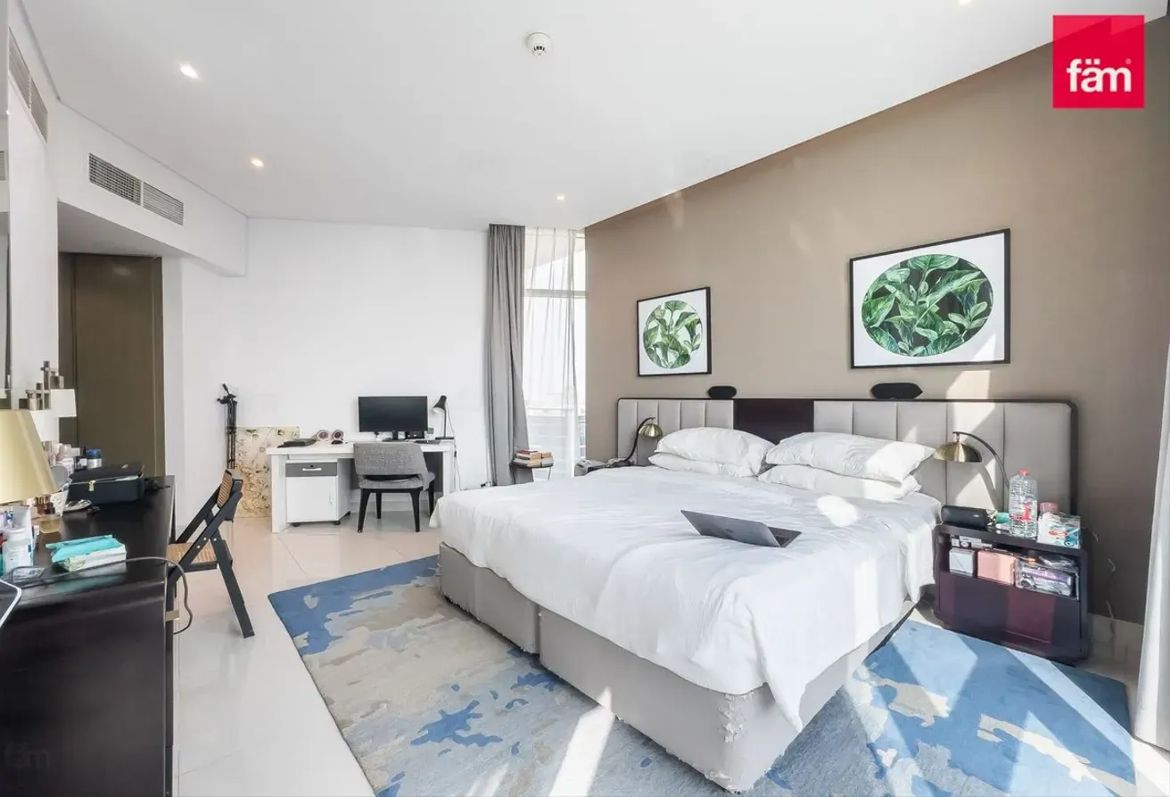 High Floor | Canal View | 2 Parkings | 3 Balconies