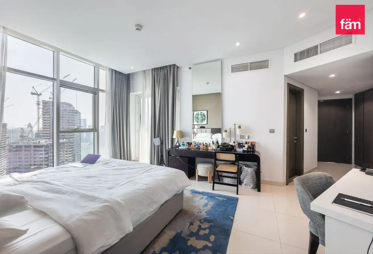 High Floor | Canal View | 2 Parkings | 3 Balconies