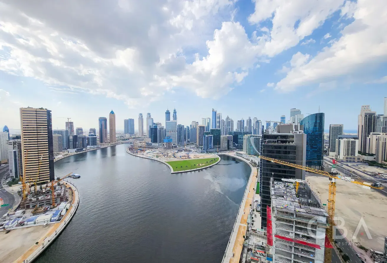 Waterfront Living | High-Floor Canal Views