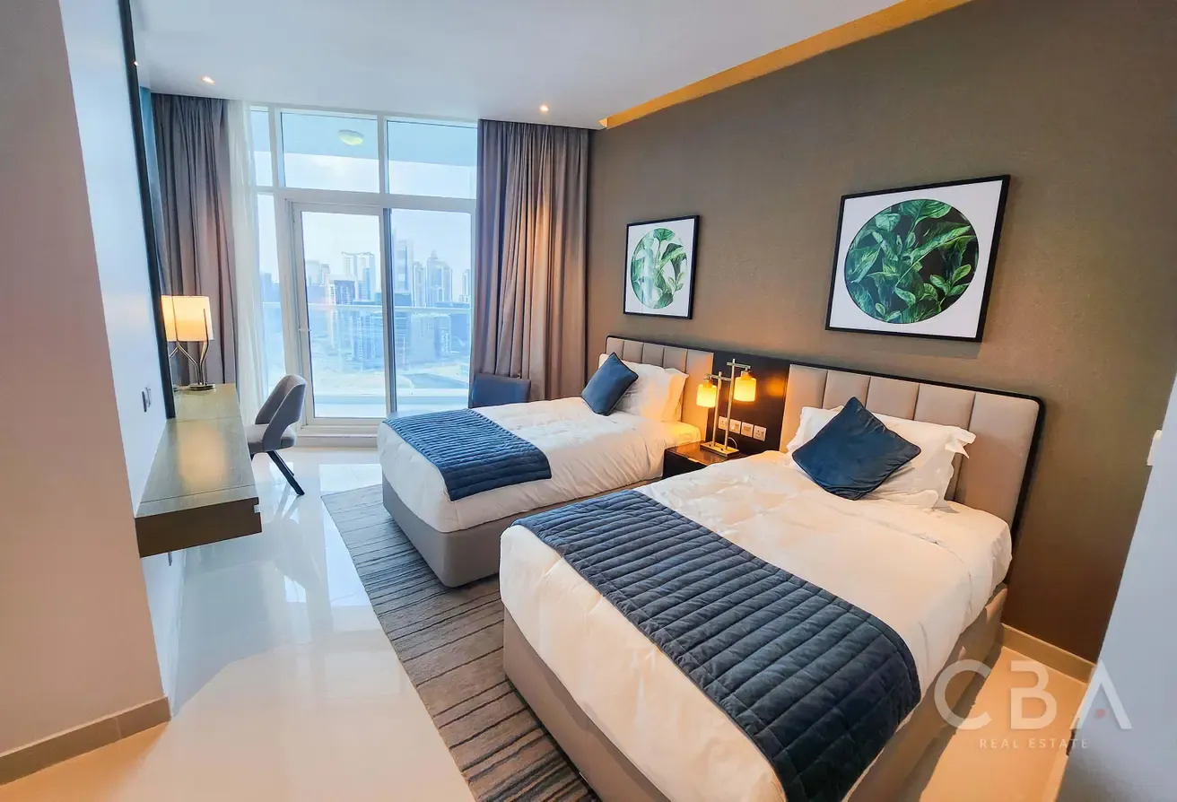 Waterfront Living | High-Floor Canal Views
