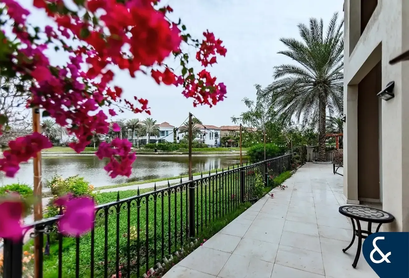 Full Lake View | Upgraded EF | 4 Beds