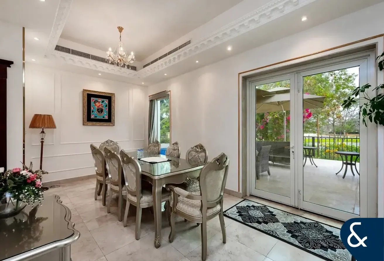 Full Lake View | Upgraded EF | 4 Beds