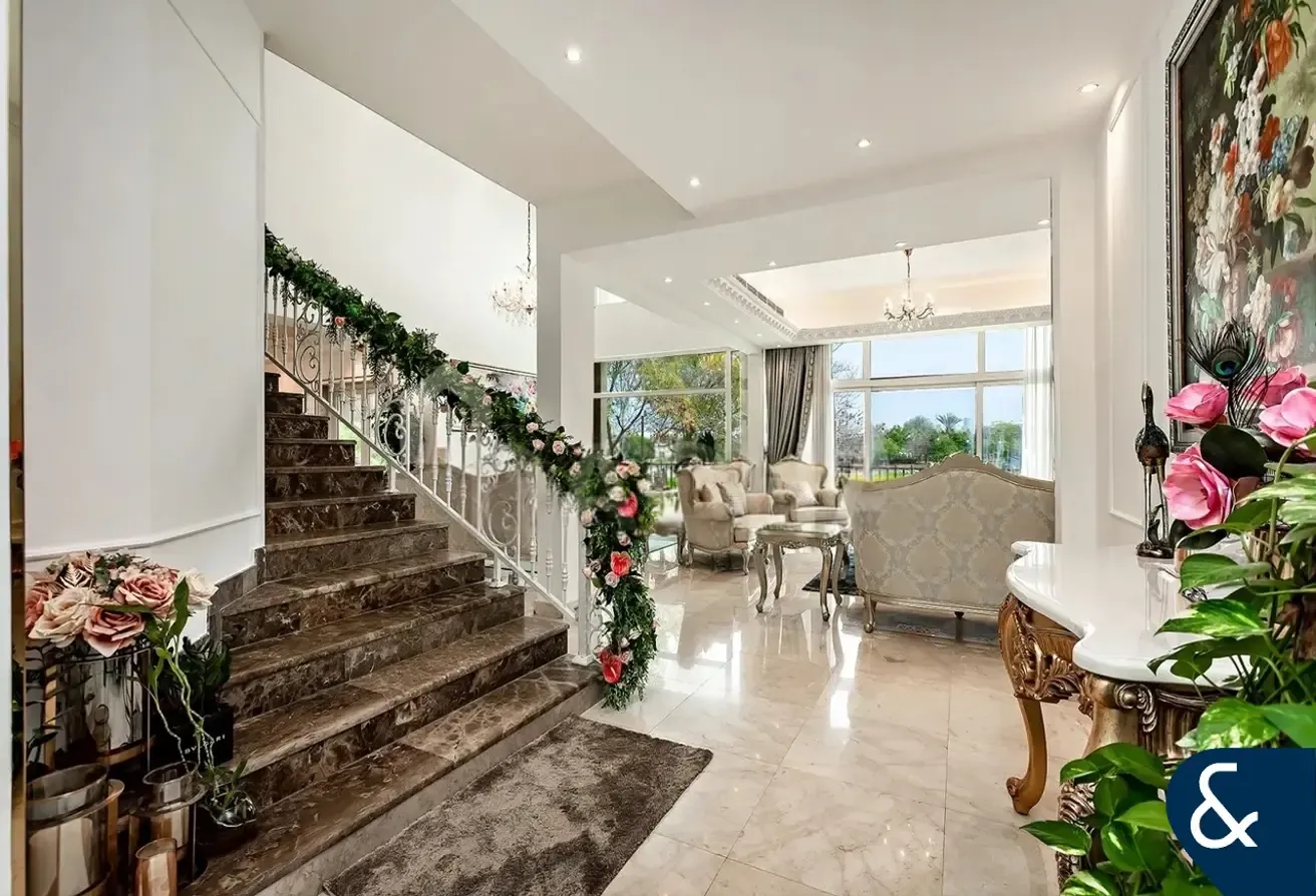 Full Lake View | Upgraded EF | 4 Beds