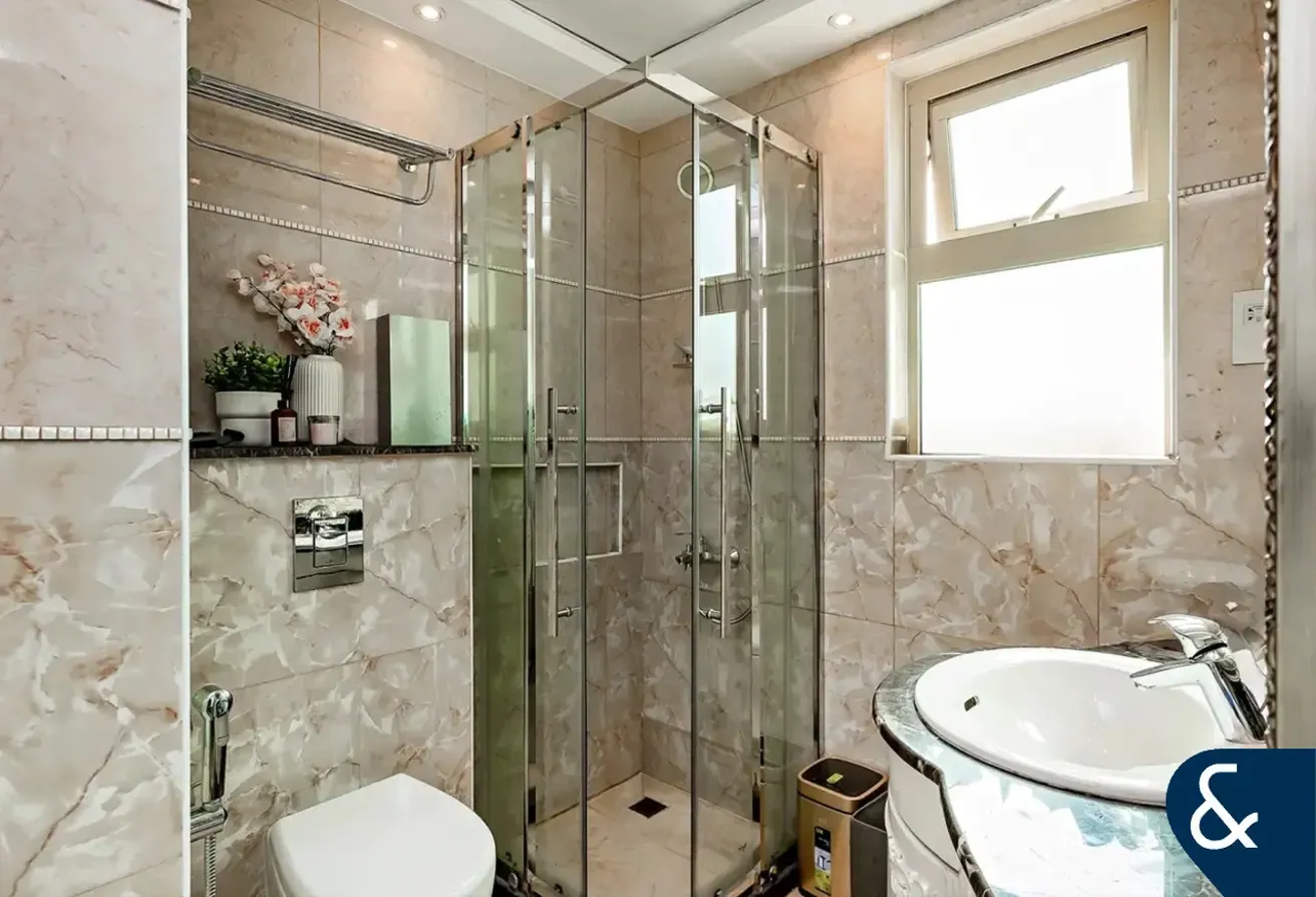 Full Lake View | Upgraded EF | 4 Beds