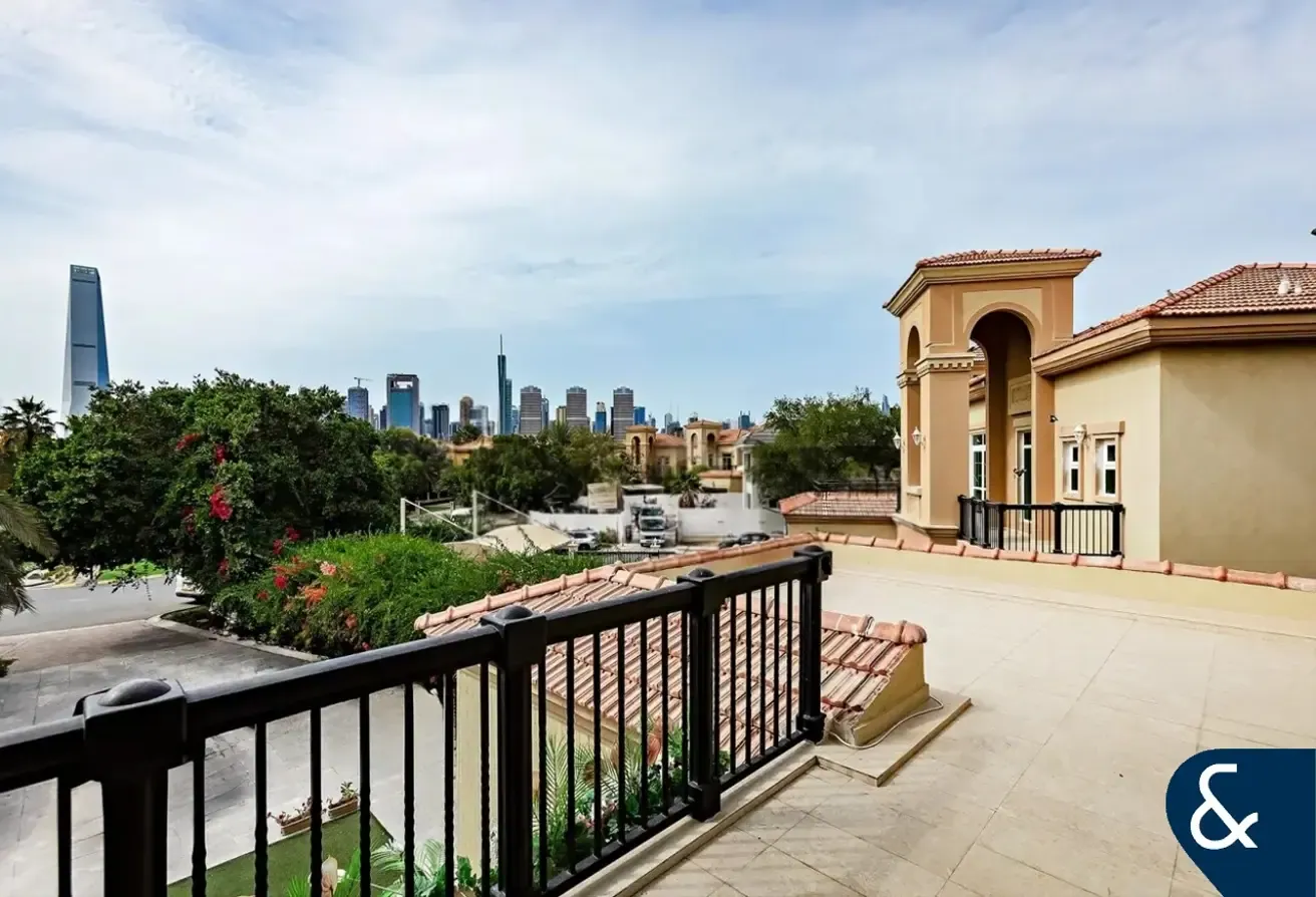 Full Lake View | Upgraded EF | 4 Beds