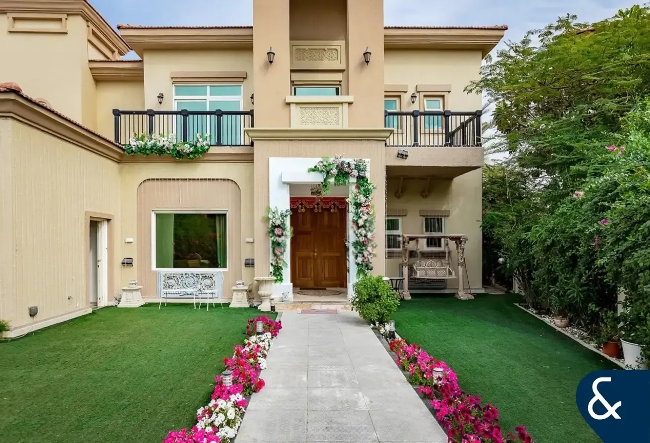Full Lake View | Upgraded EF | 4 Beds