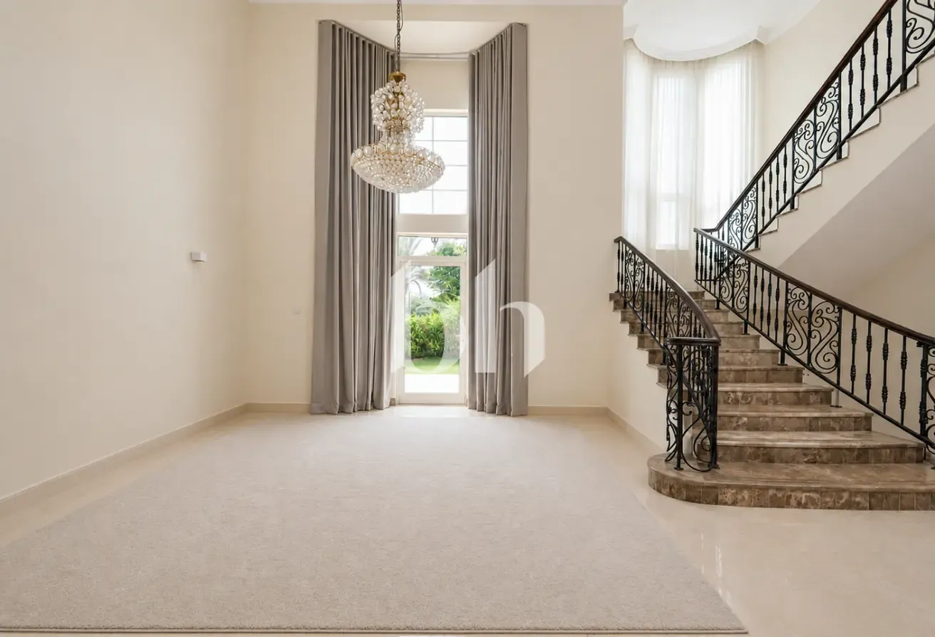 Exclusive | Vacant on transfer | Garden Hall