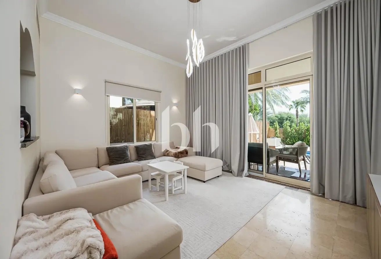 Exclusive | Vacant on transfer | Garden Hall