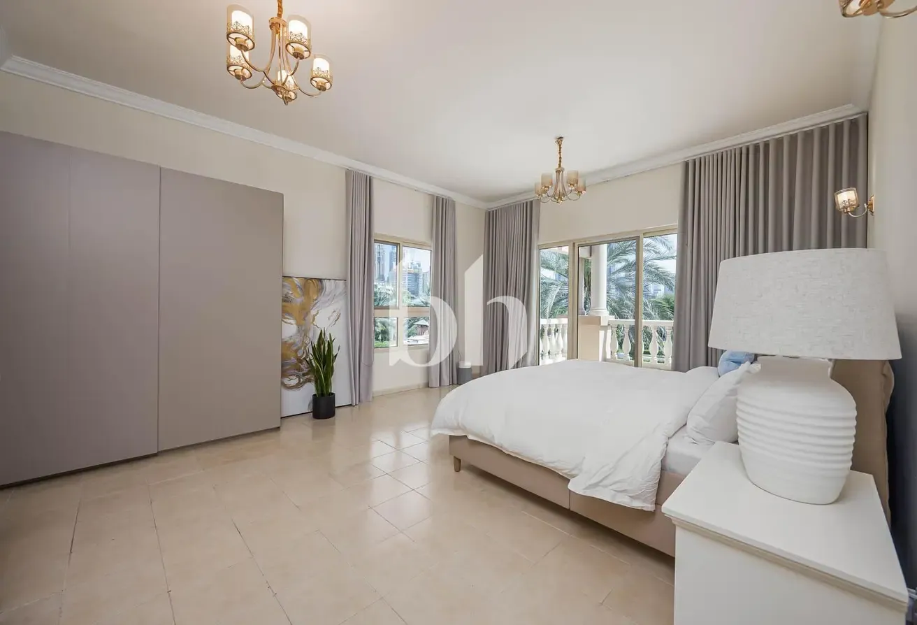Exclusive | Vacant on transfer | Garden Hall