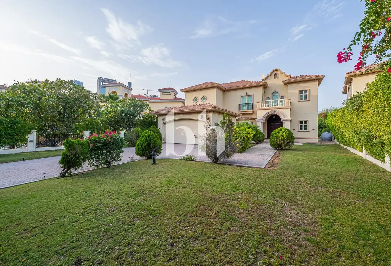 Exclusive | Vacant on transfer | Garden Hall