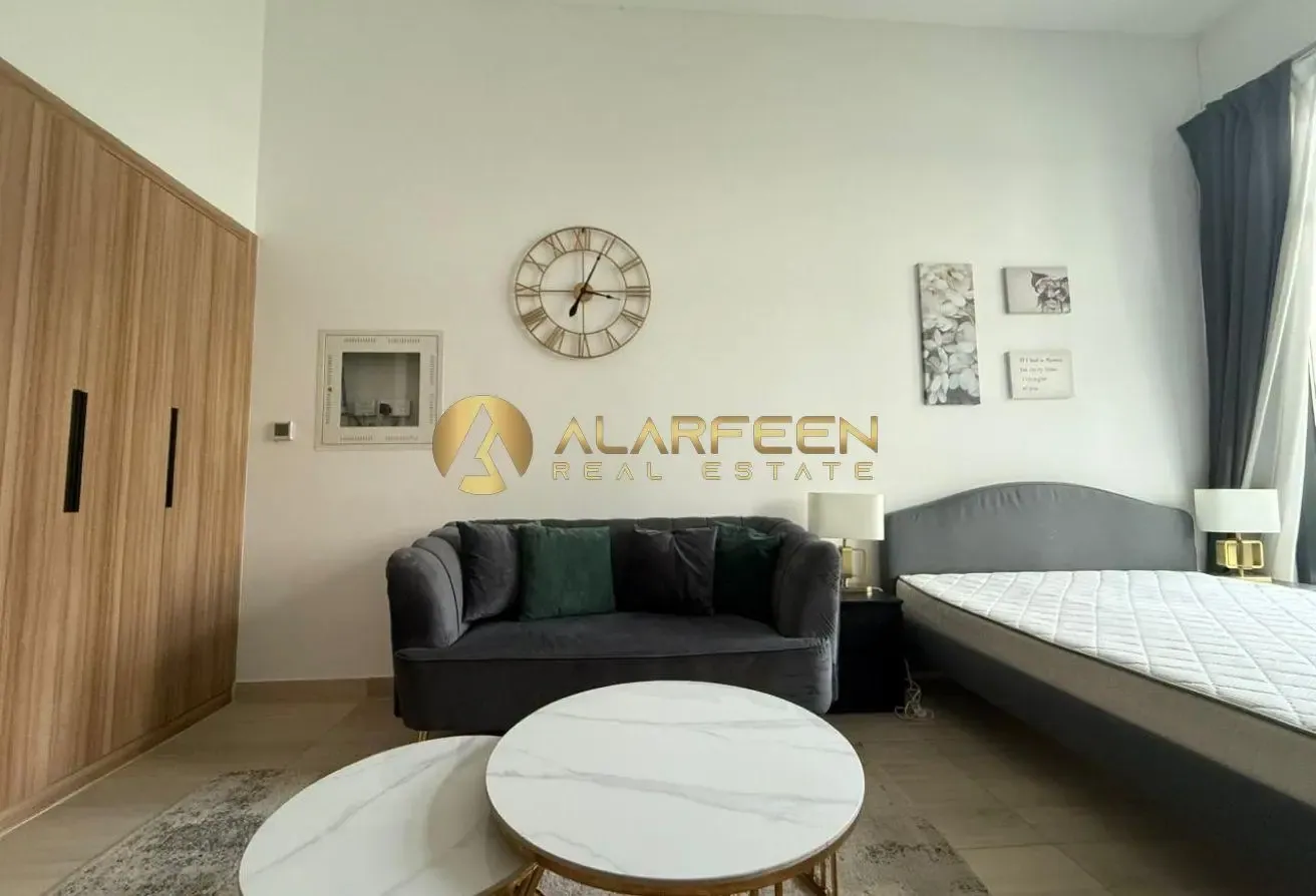 Modern Studio | Pantheon Elysee II | Balcony |