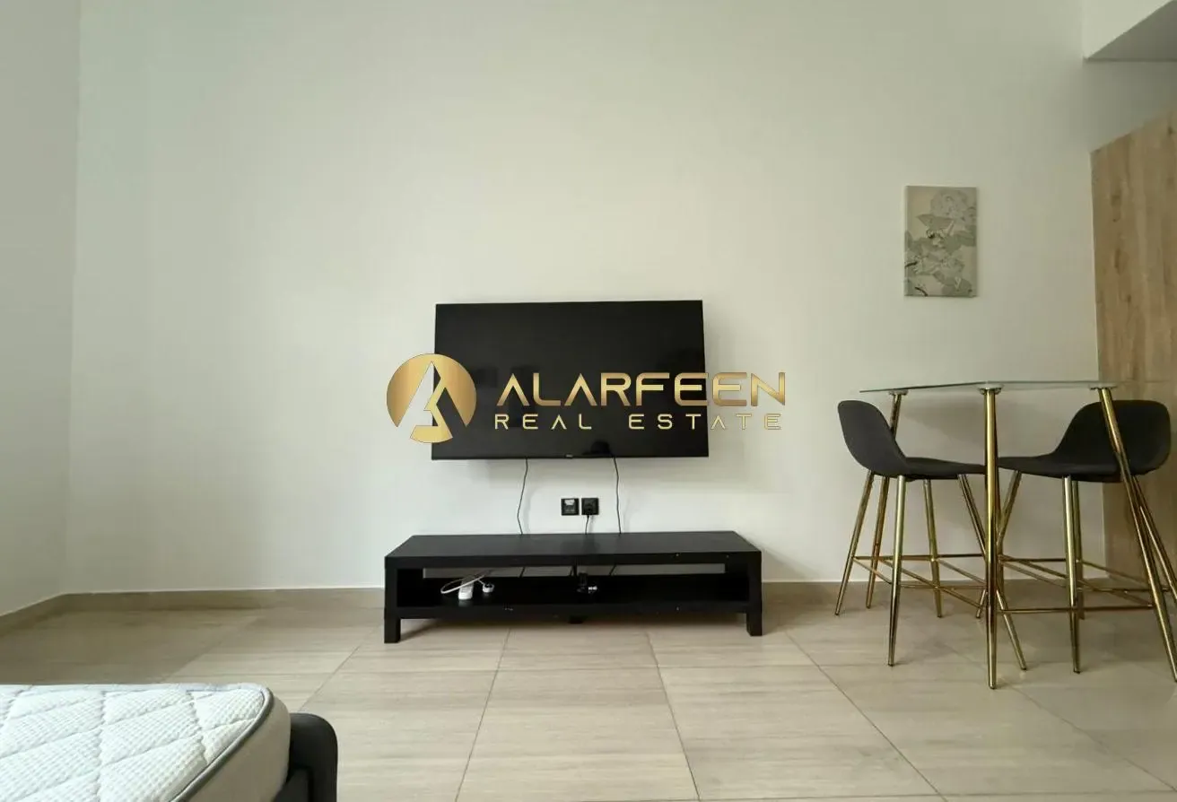 Modern Studio | Pantheon Elysee II | Balcony |