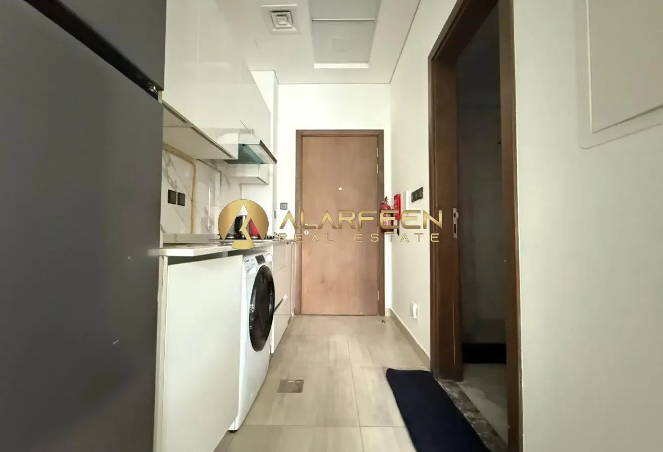 Modern Studio | Pantheon Elysee II | Balcony |