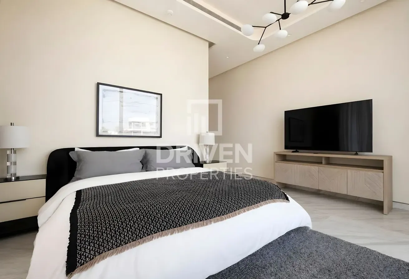 Elegant Mansion | Private Cinema | Rooftop