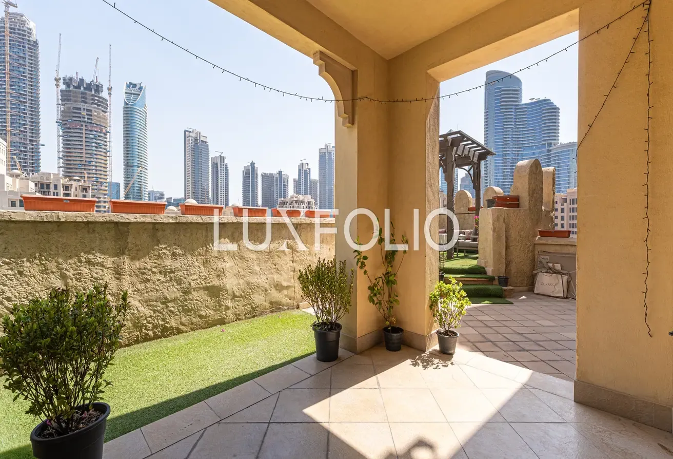 2 + Study | Large Garden | VOT