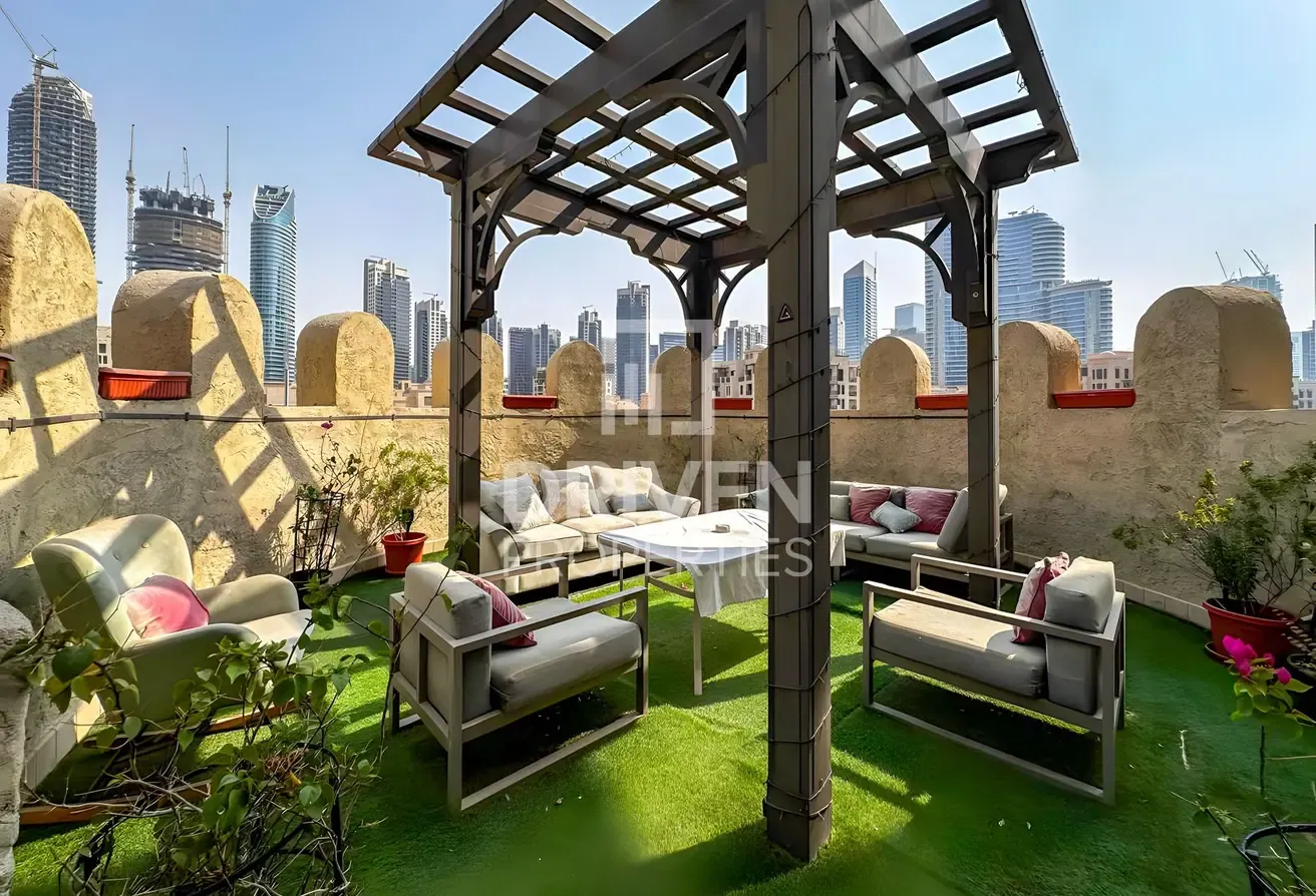Privet Terrace | Spacious with Study Room | Vacant