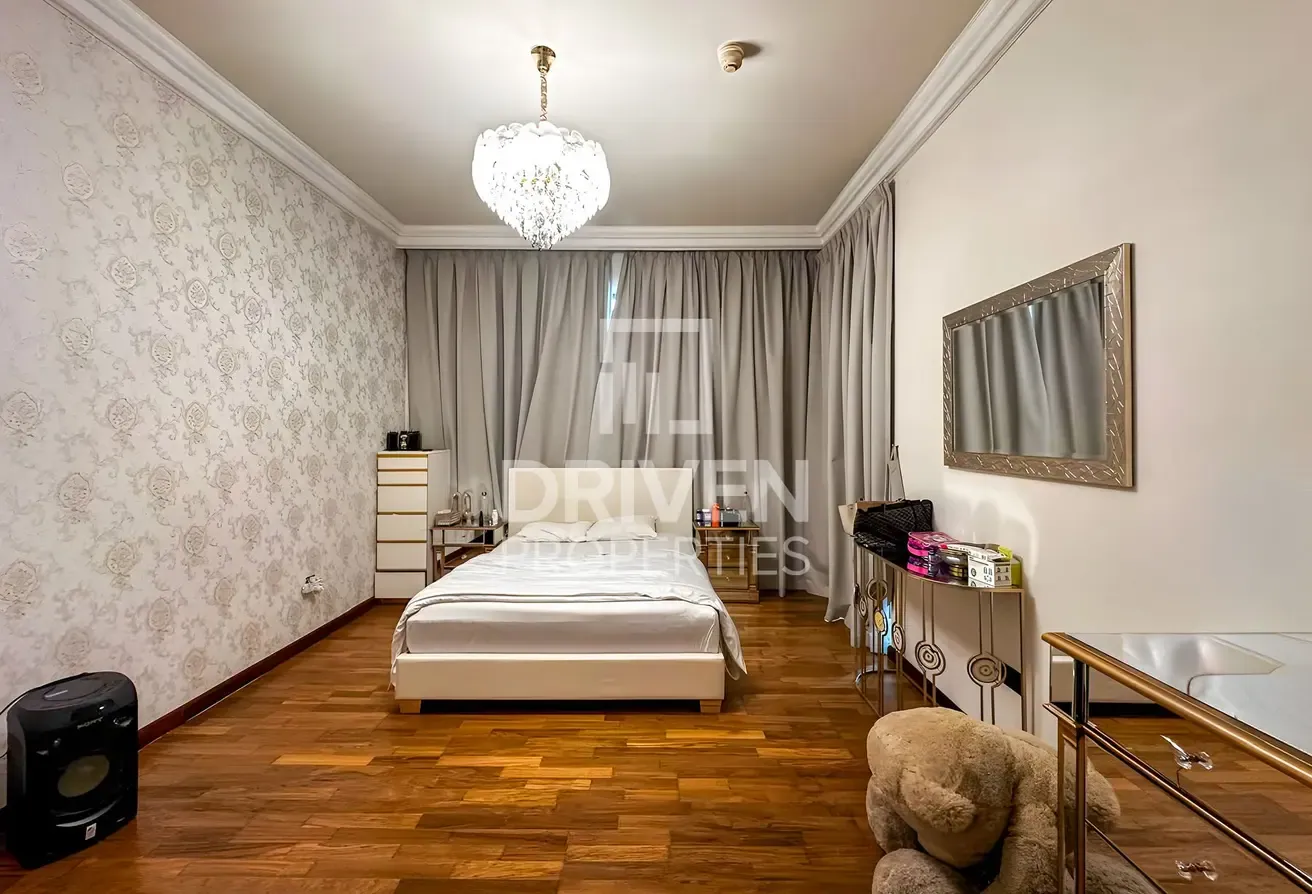 Privet Terrace | Spacious with Study Room | Vacant