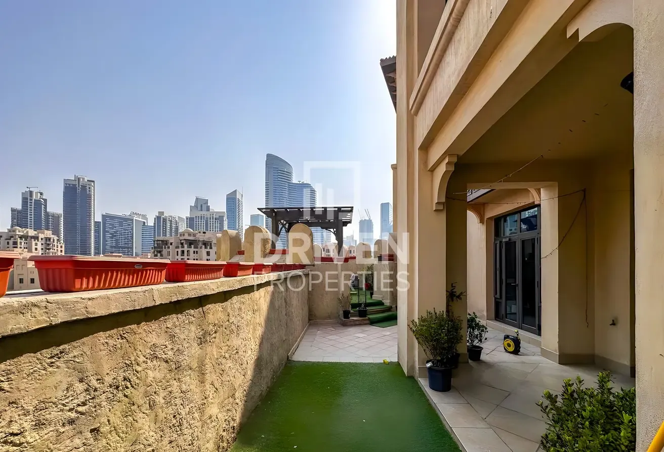 Privet Terrace | Spacious with Study Room | Vacant