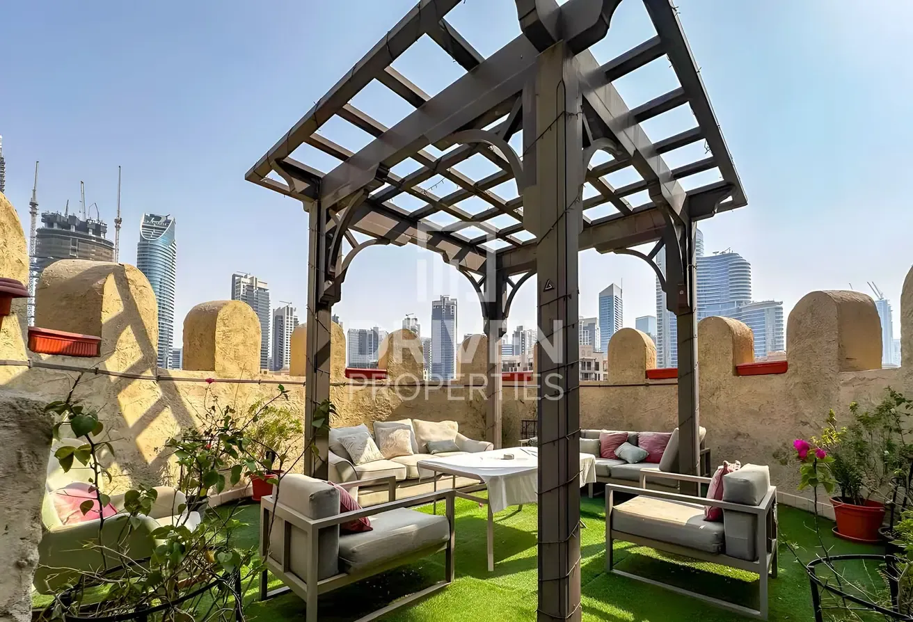 Privet Terrace | Spacious with Study Room | Vacant